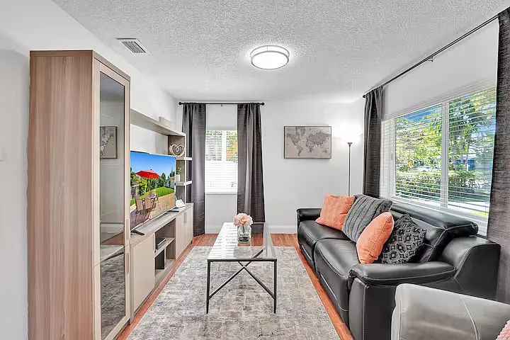 381 NW 36th St