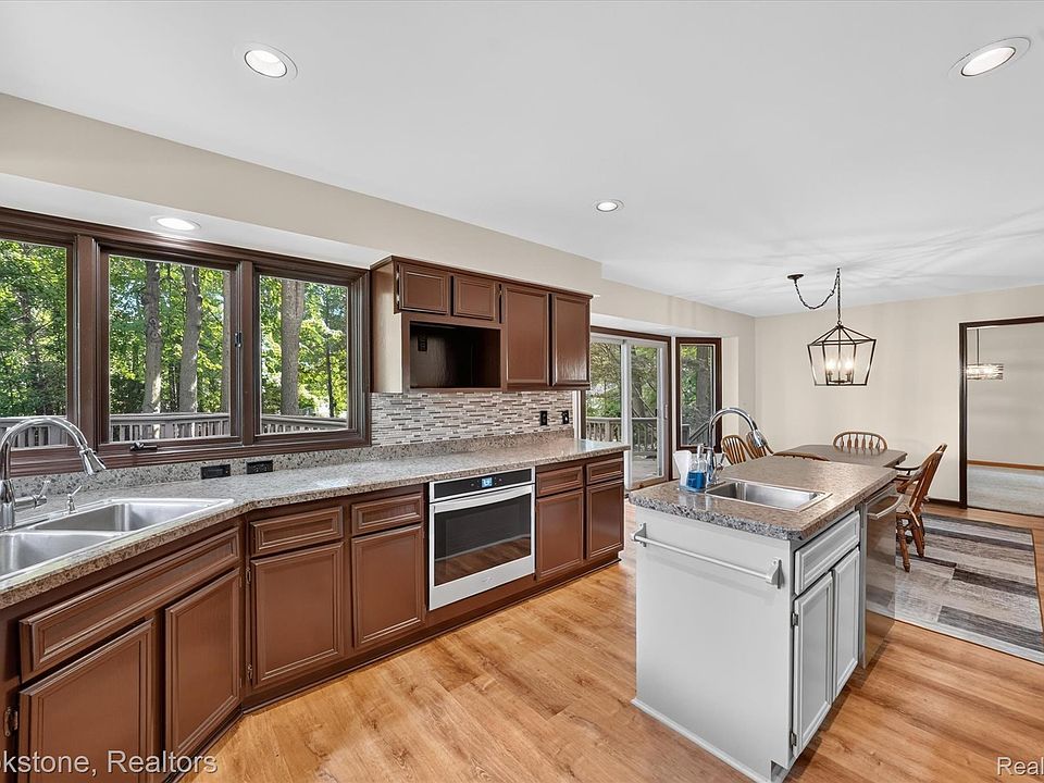 11390 Silverlake Ct, photo 16