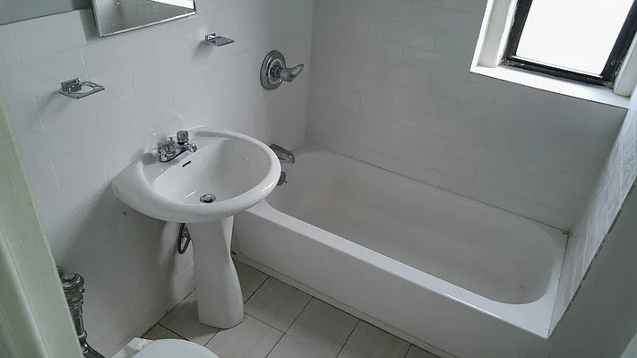 Rented by HERECROFT GROUP INC | media 12