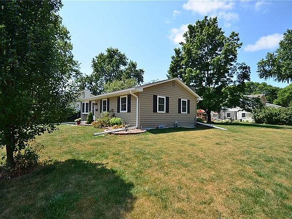 4th image of 502 SW Franklin Dr