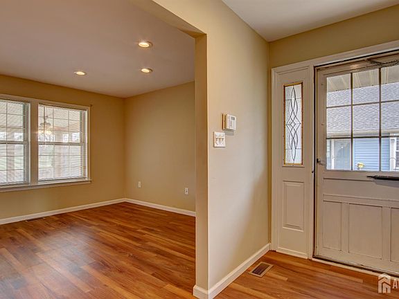 5th image of 18 Thomas Paine Dr #A