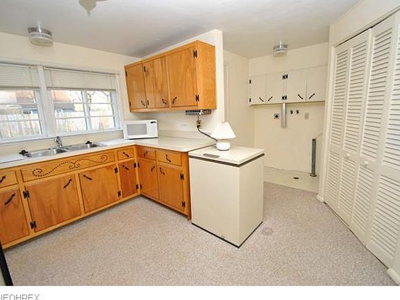 4th image of 4880 Beachwood Dr