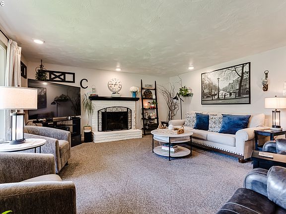 5th image of 1014 Cinnamon Ave