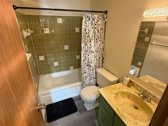 4th image of 243 W Noble St