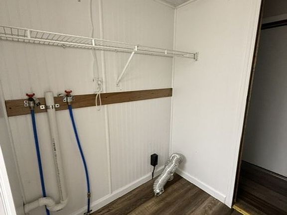 5th image of 519 Lone Robin St