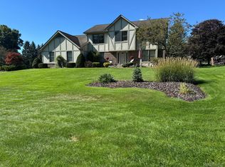 2606 Pigeon Forge Dr, Brighton, MI