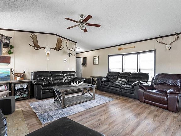 5th image of 360 E Grenfell Cres