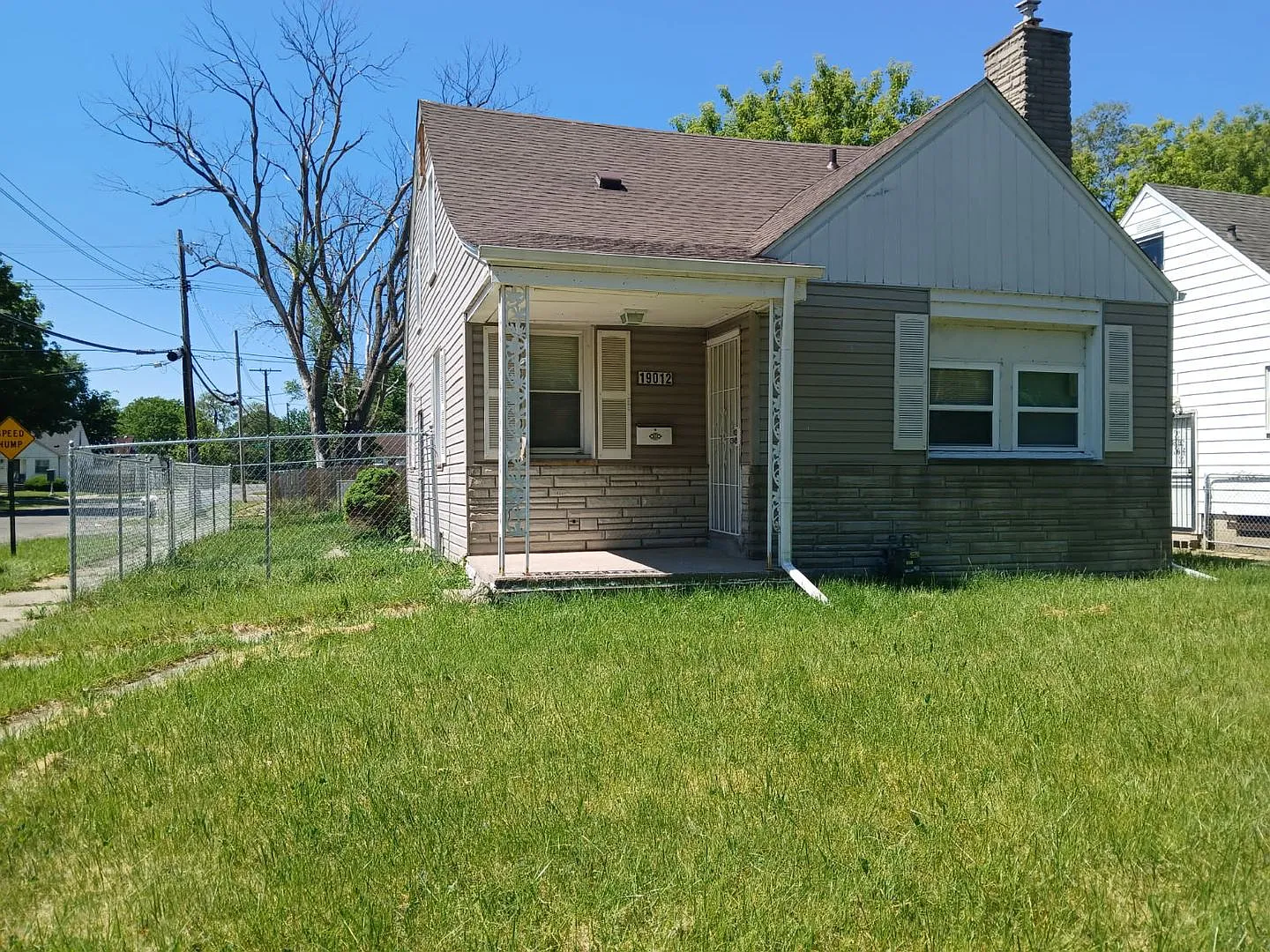 19012 Kingsville-3 Bed & 1.5 Bath For Rent! — Photo 1