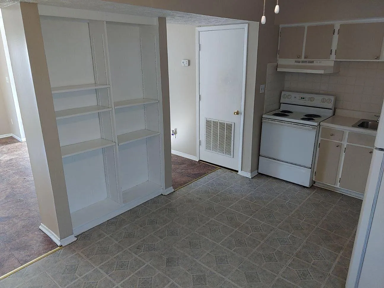 1121 Johnson Ave — Photo 4
