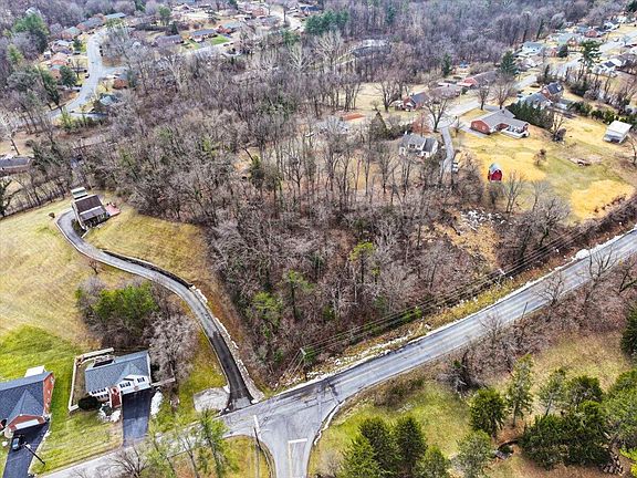 4th image of 916 Homestead Dr