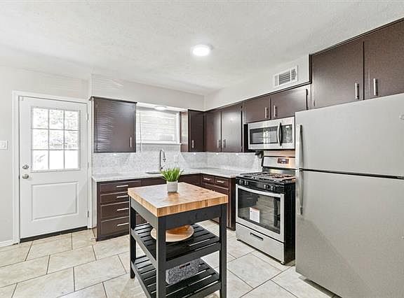 4th image of 2513 Lakewood Dr