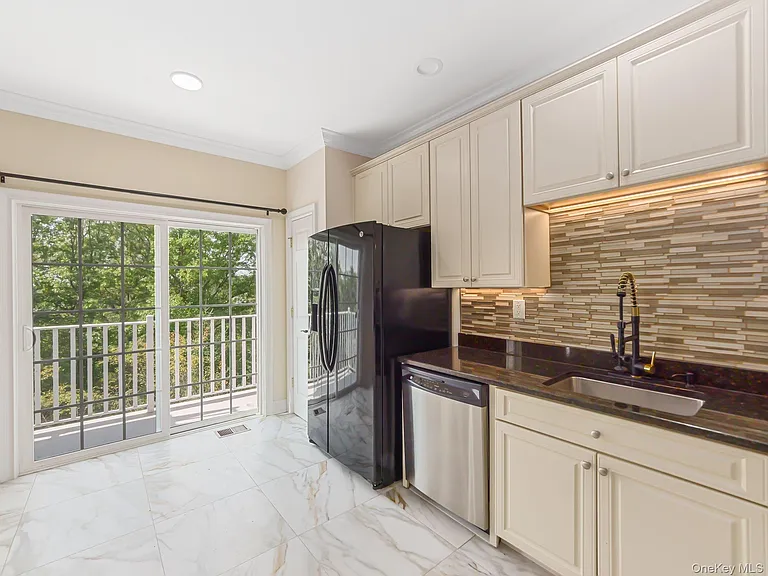 1115 Balsam Dr — Photo 15