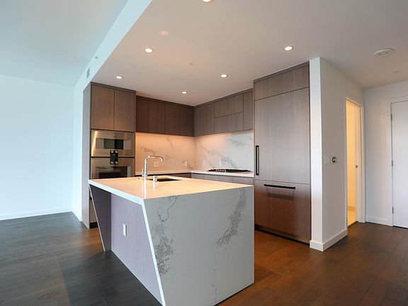 5th image of 704-188 Bellevue Way NE