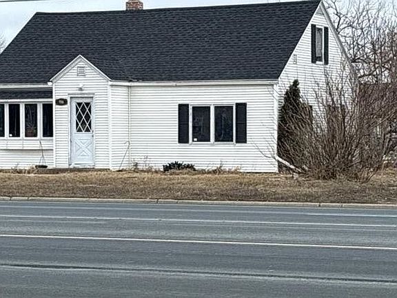2nd image of 916 Washington Ave S