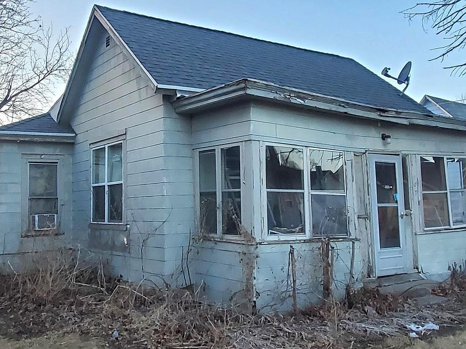 1st image of 107 S 6th St