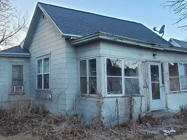 107 S 6th St, Marshalltown, IA 50158