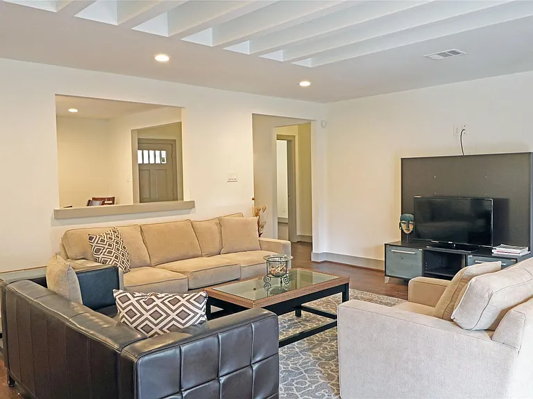 5527 Valkeith Dr — Photo 10