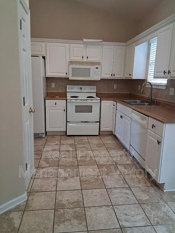 3 bed, 2.0 bath, 1568 sqft, $1,850 — Photo 4