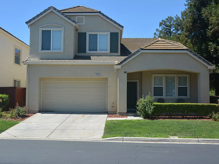 1019 Cape May Dr — Photo 1