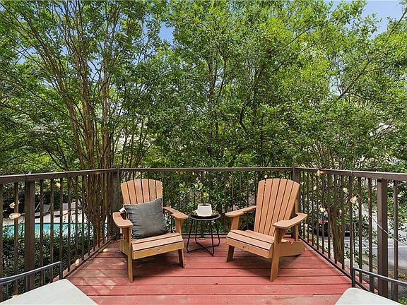 3rd image of 114 Knob Hills Cir
