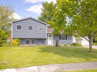 937 Stark St, Sheffield Lake, OH