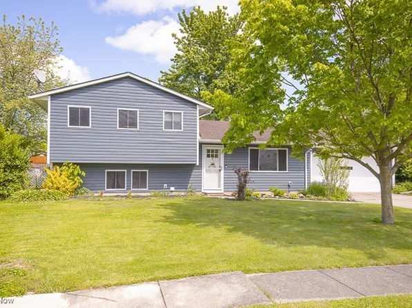 937 Stark St, Sheffield Lake, OH 44054