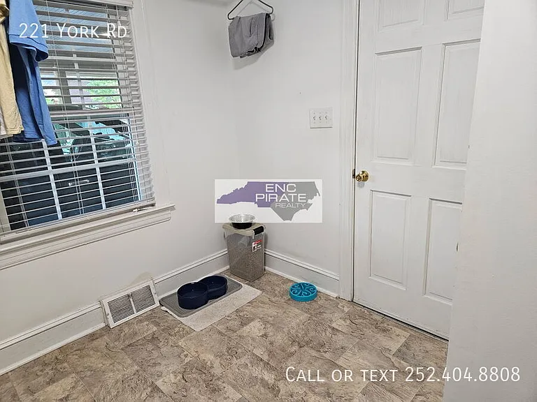 221 York Rd — Photo 30