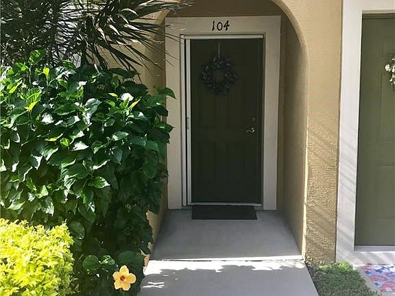 2nd image of 1551 SE Wilshire Pl APT 104