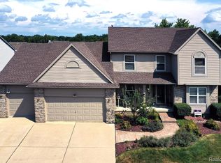 8350 Sherwood Dr, Grand Blanc, MI
