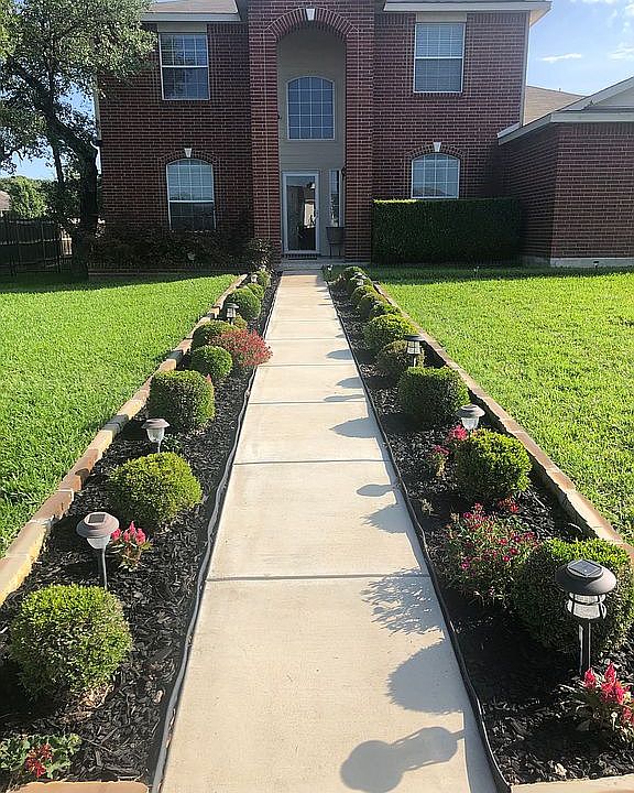 1st image of 208 Cross Bend Dr