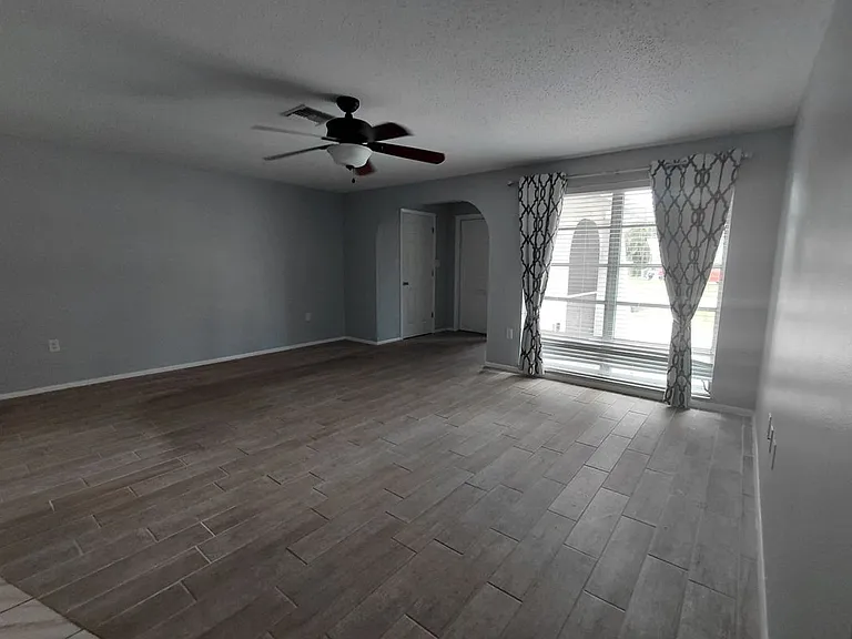 20263 Hamilton Ave — Photo 4