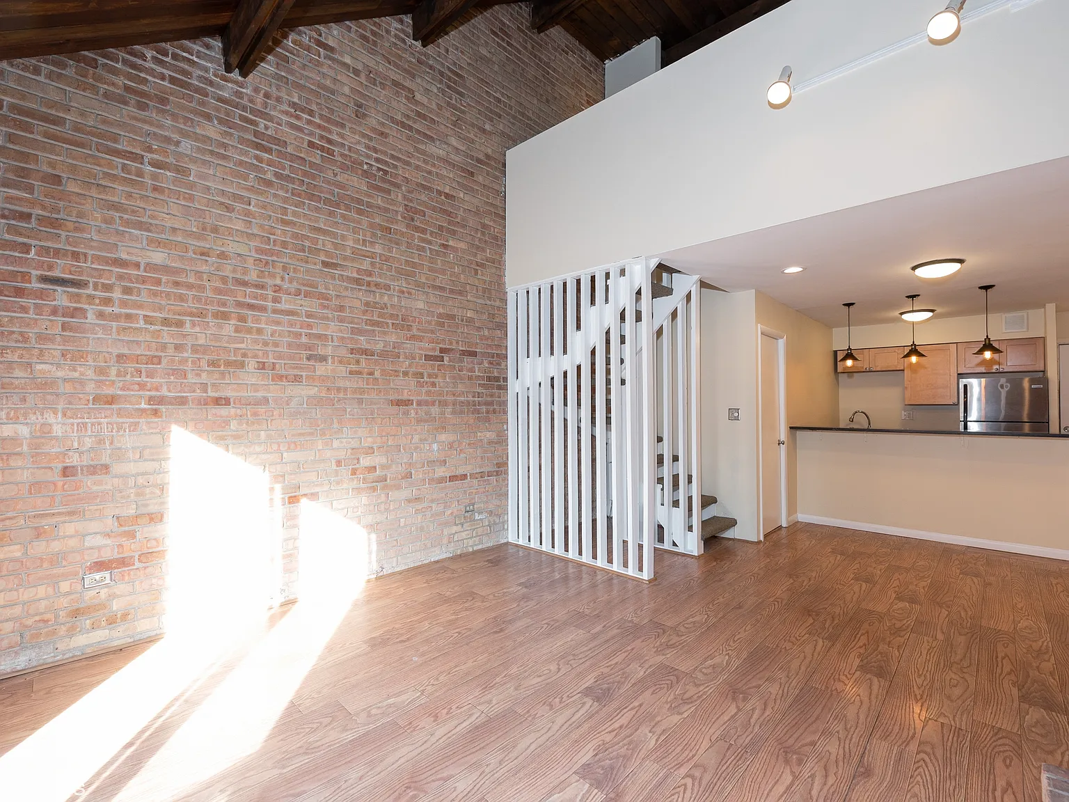1 bed, 1000 sqft, $2,550 — Photo 3