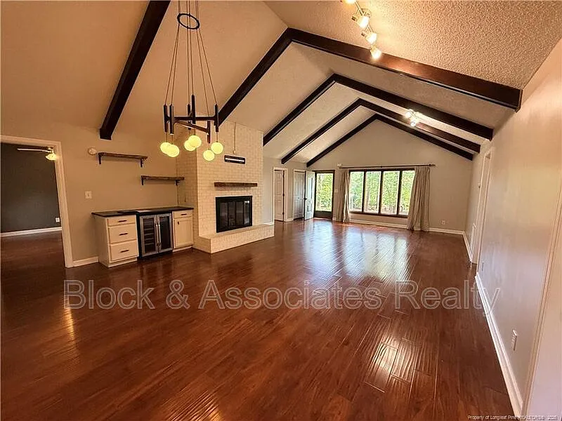 4 bed, 3.0 bath, $2,600 — Photo 3
