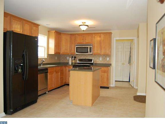 4th image of 102 Ambleside Way