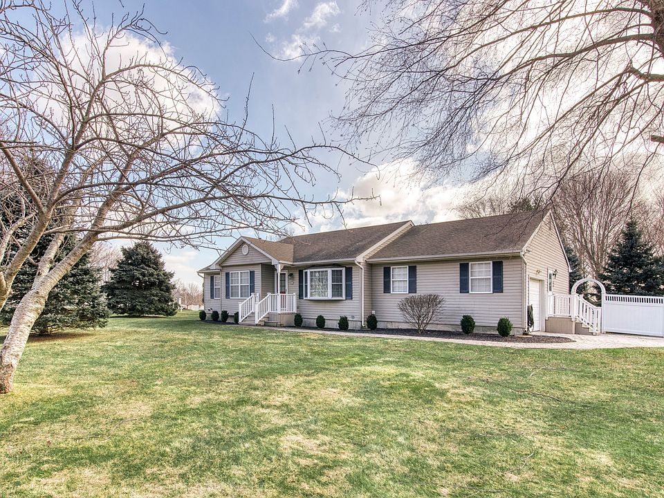1st image of 293 Baywood Dr