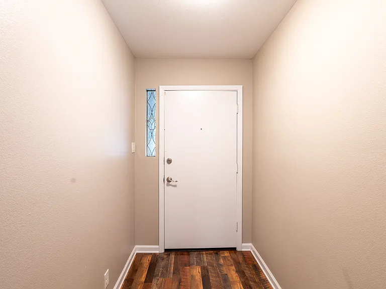 960 Springhill Dr — Photo 17