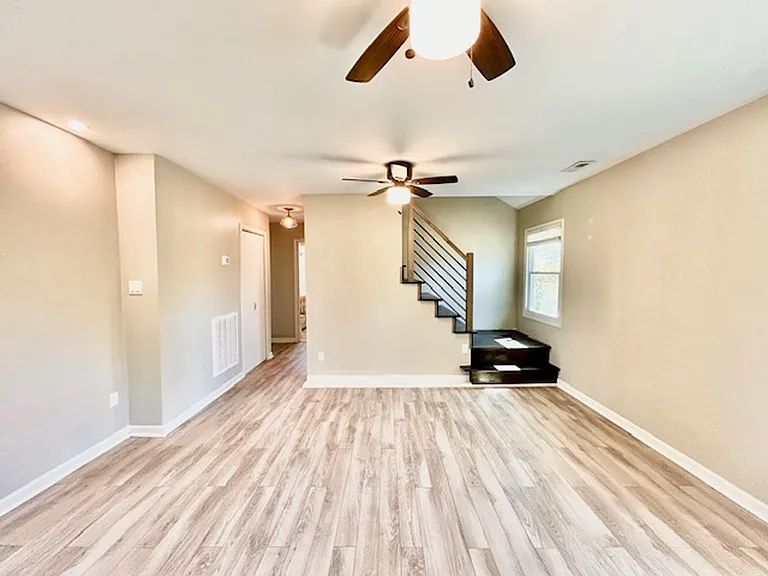 2127 Pimmit Dr — Photo 8
