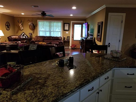 5th image of 1621 County Road 2379
