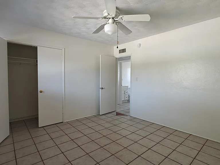 2260 E Spring St — Photo 12