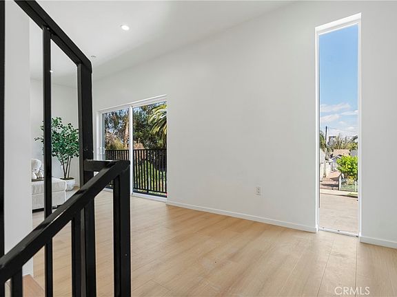 4th image of 2515 Alsace Ave