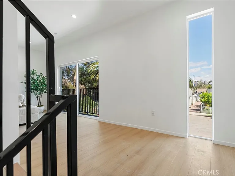 2515 Alsace Ave — Photo 4