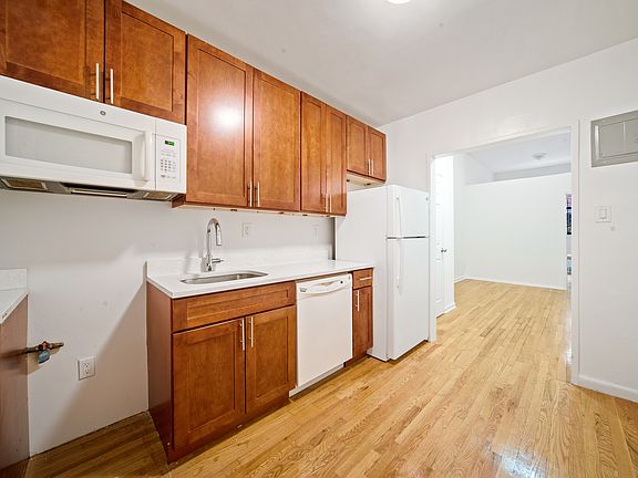 4th image of 207 E 76th St APT 1D
