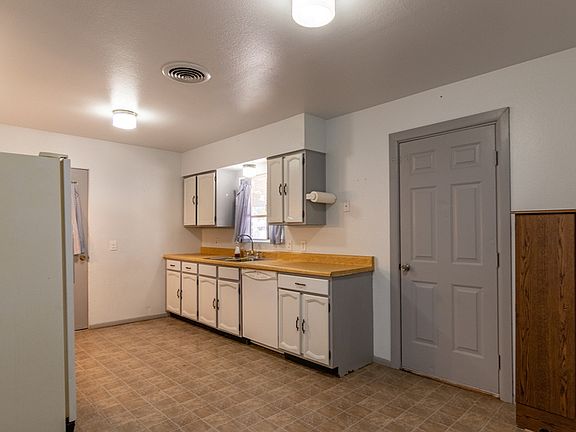 4th image of 1114 W El Paso Blvd