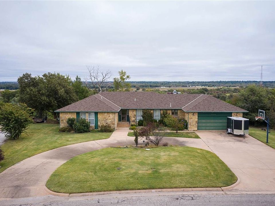 1st image of 2526 Valley View Dr