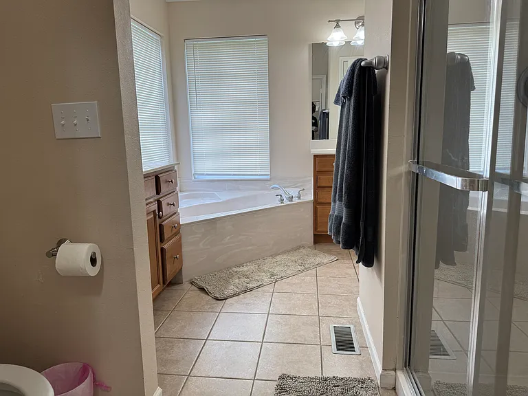 Primary en-suite