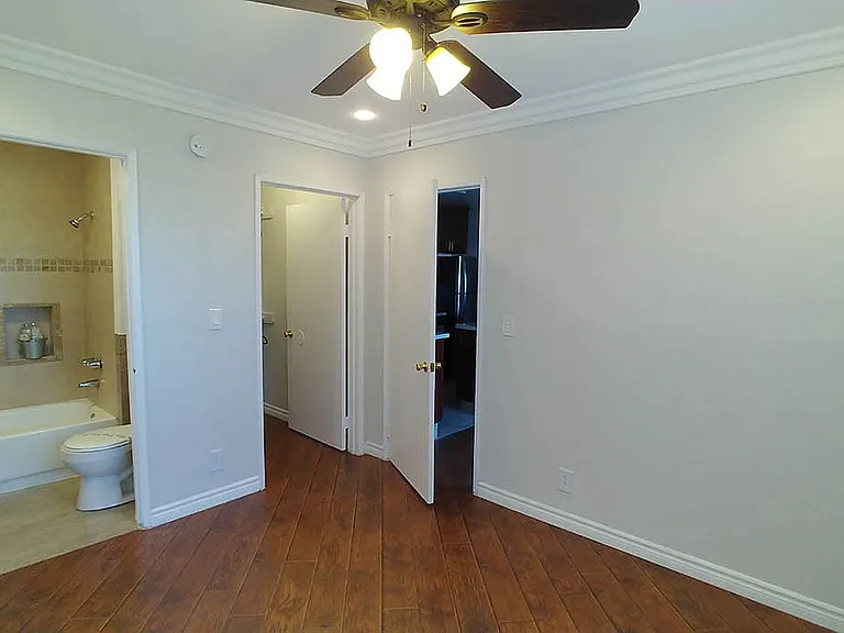 Five Star Suites — Photo 68