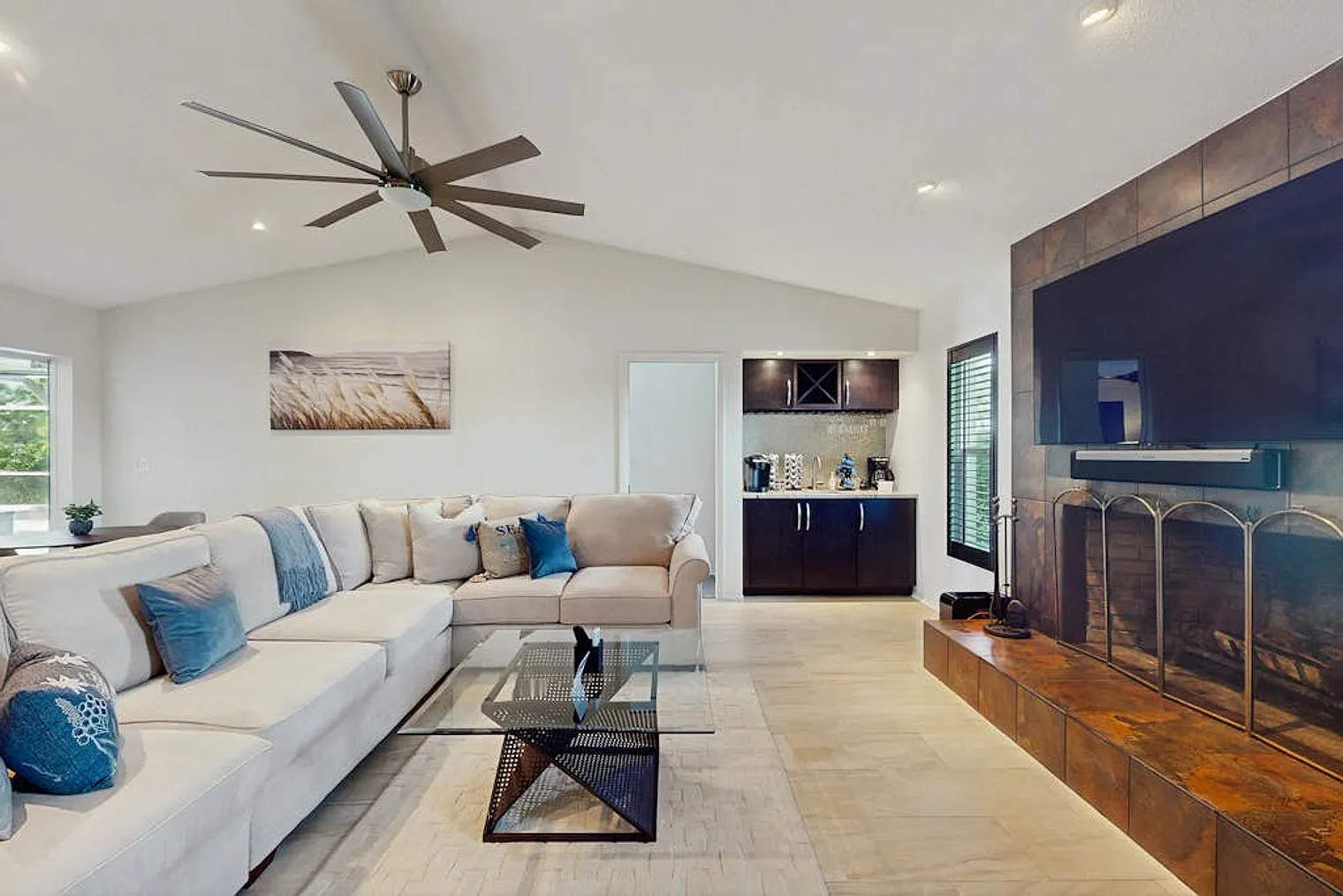 4 bed, 2.0 bath, 2615 sqft, $7,153 — Photo 2