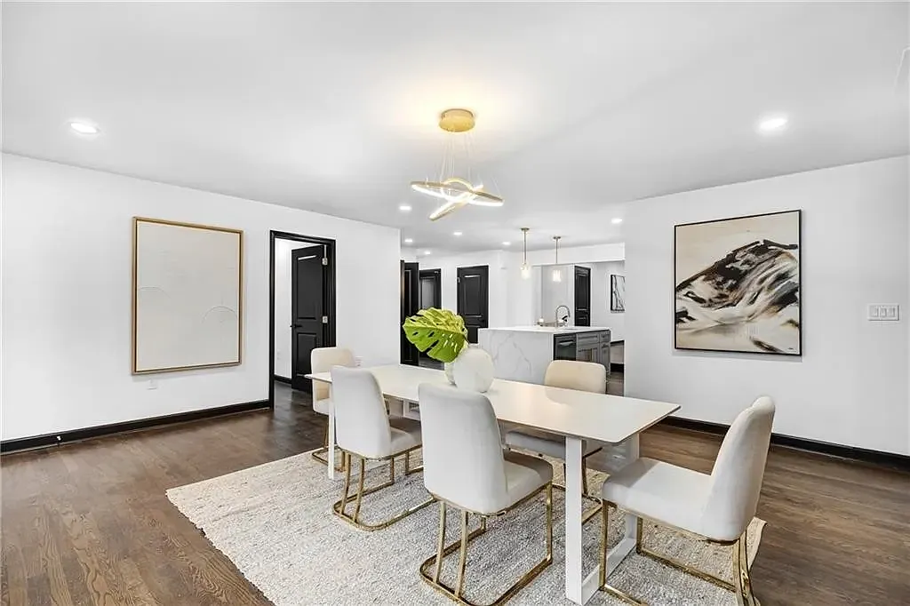 W Potomac Dr, East Pt — Photo 1