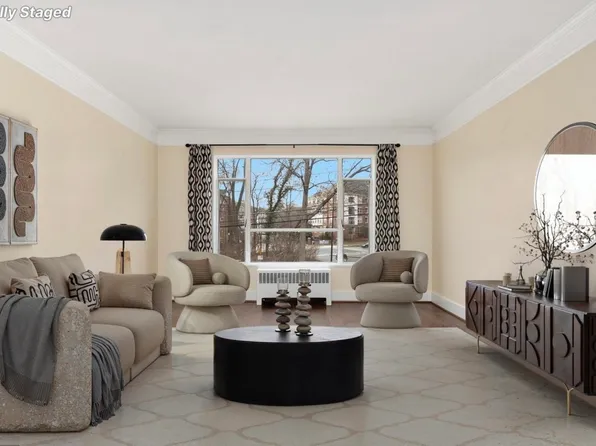 10315 Montrose Ave, Bethesda, MD 20814