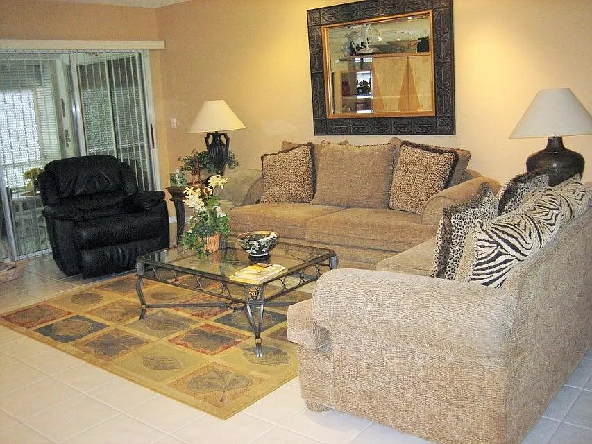 2 bed, 2.0 bath, 1271 sqft, $5,800 — Photo 2